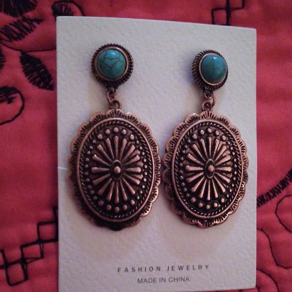 Western Earrings - Picture 2 of 3